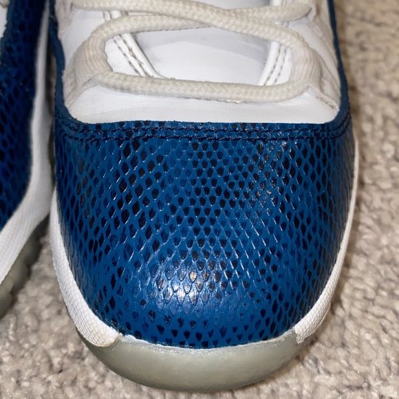 Kids Jordan 11 Low - Picture 12 of 13